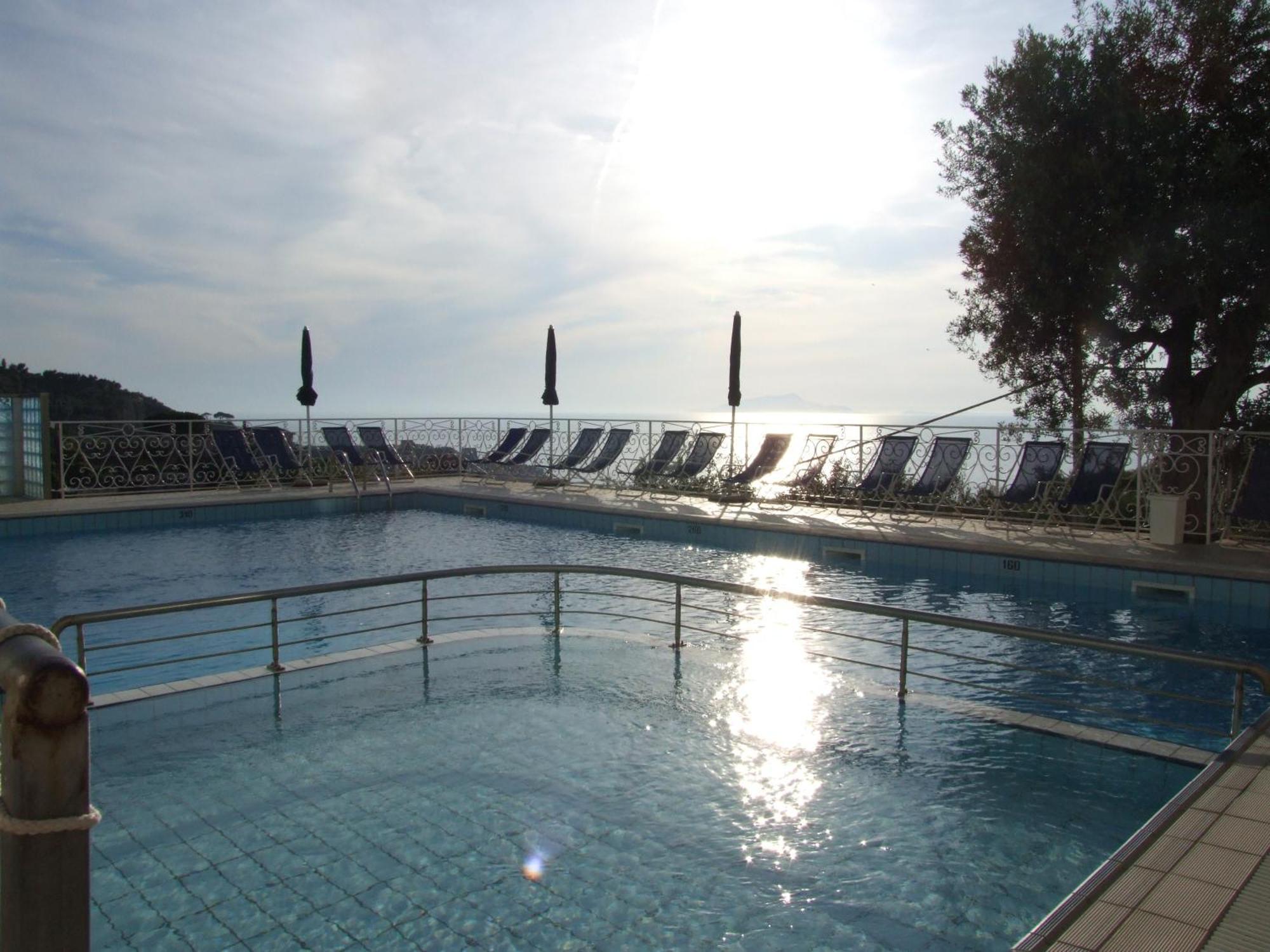 Hotel Dania Сорренто Экстерьер фото