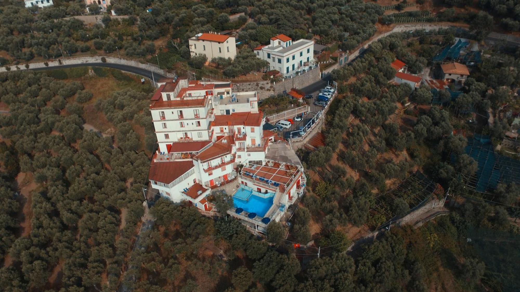 Hotel Dania Сорренто Экстерьер фото