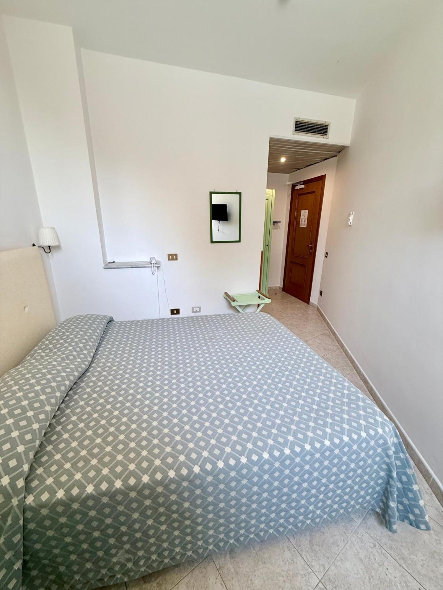 Hotel Dania Сорренто Экстерьер фото