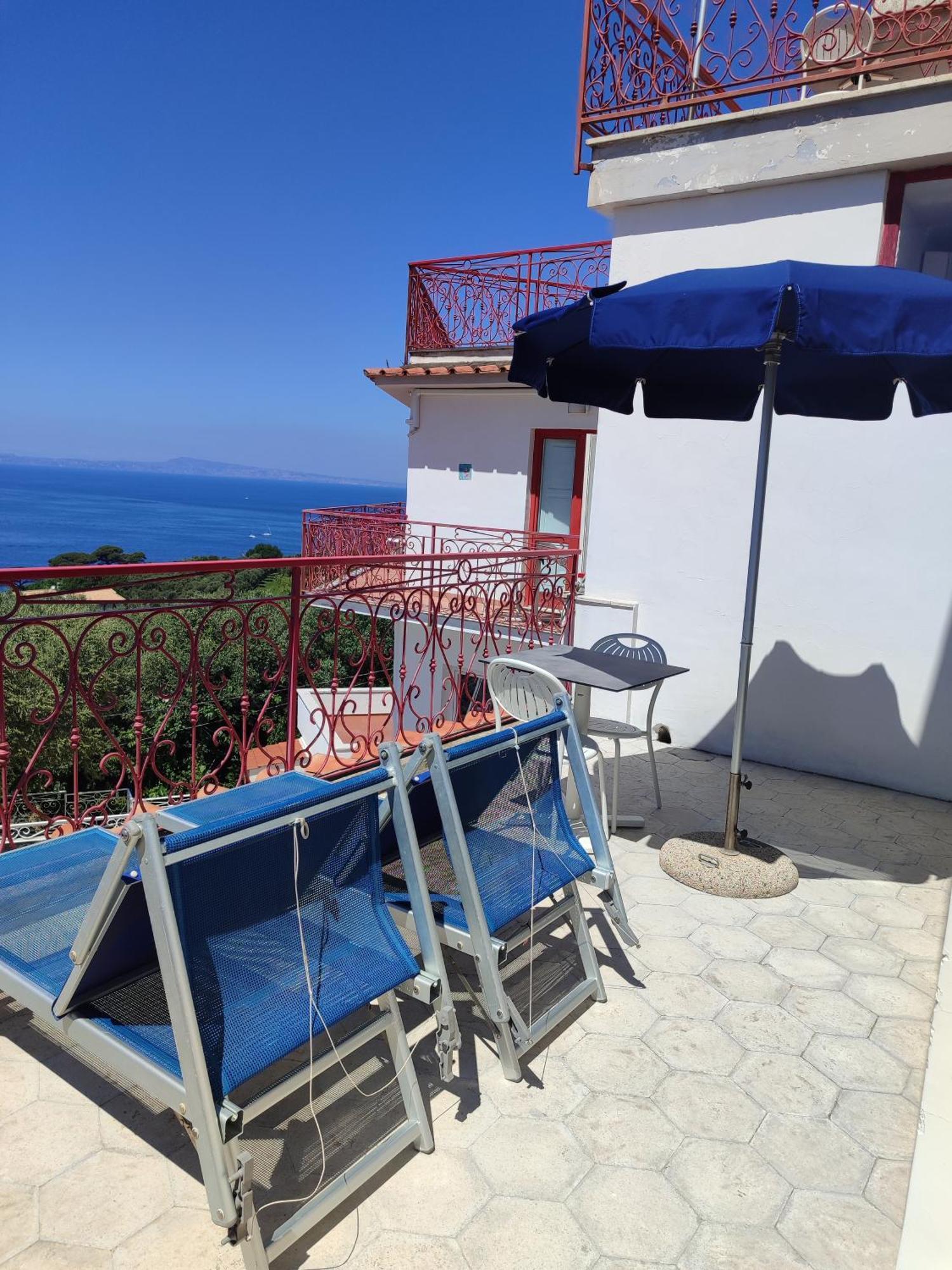 Hotel Dania Сорренто Экстерьер фото
