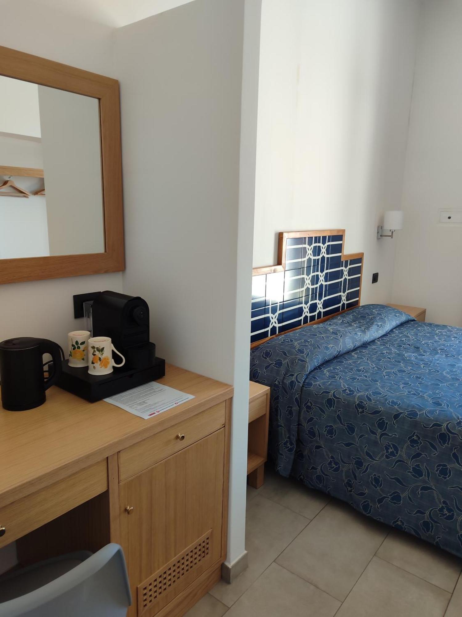 Hotel Dania Сорренто Экстерьер фото