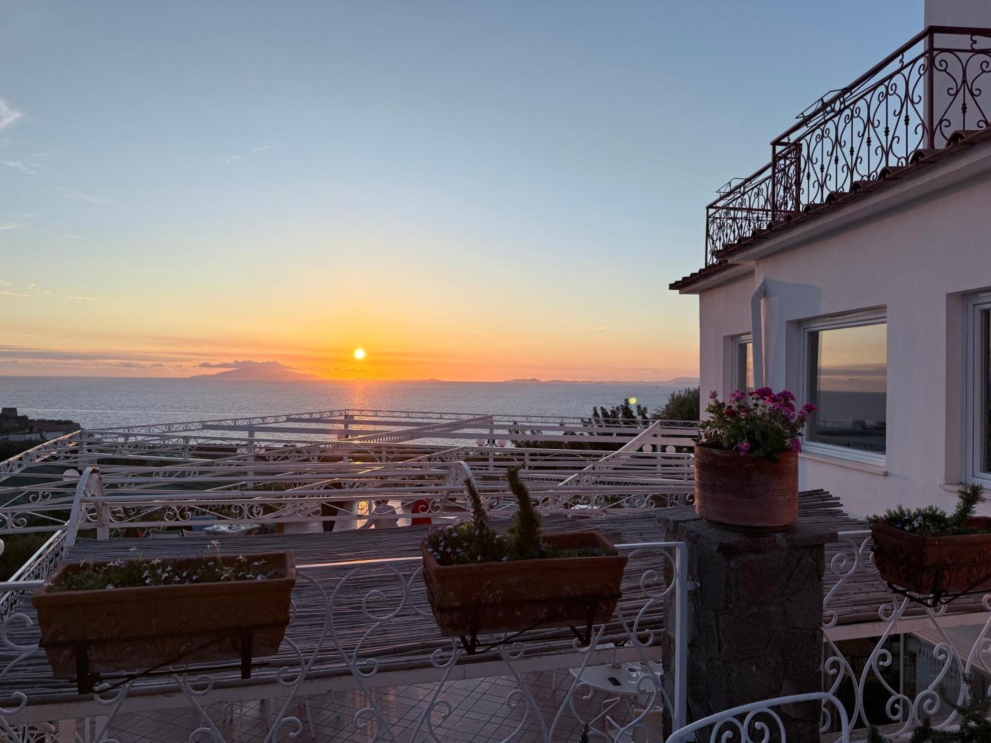 Hotel Dania Сорренто Экстерьер фото